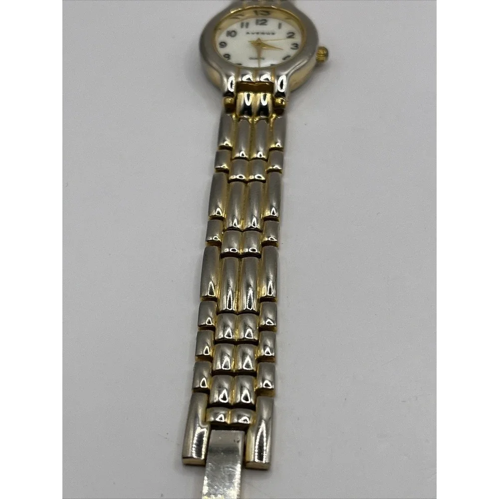 Avenue‎ Women's Quartz Watch Pearl Dial 26mm Case- New Battery